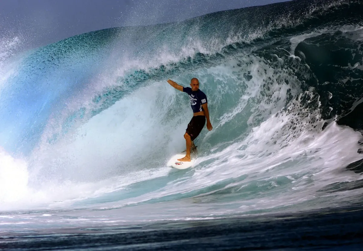Surfing vid havet